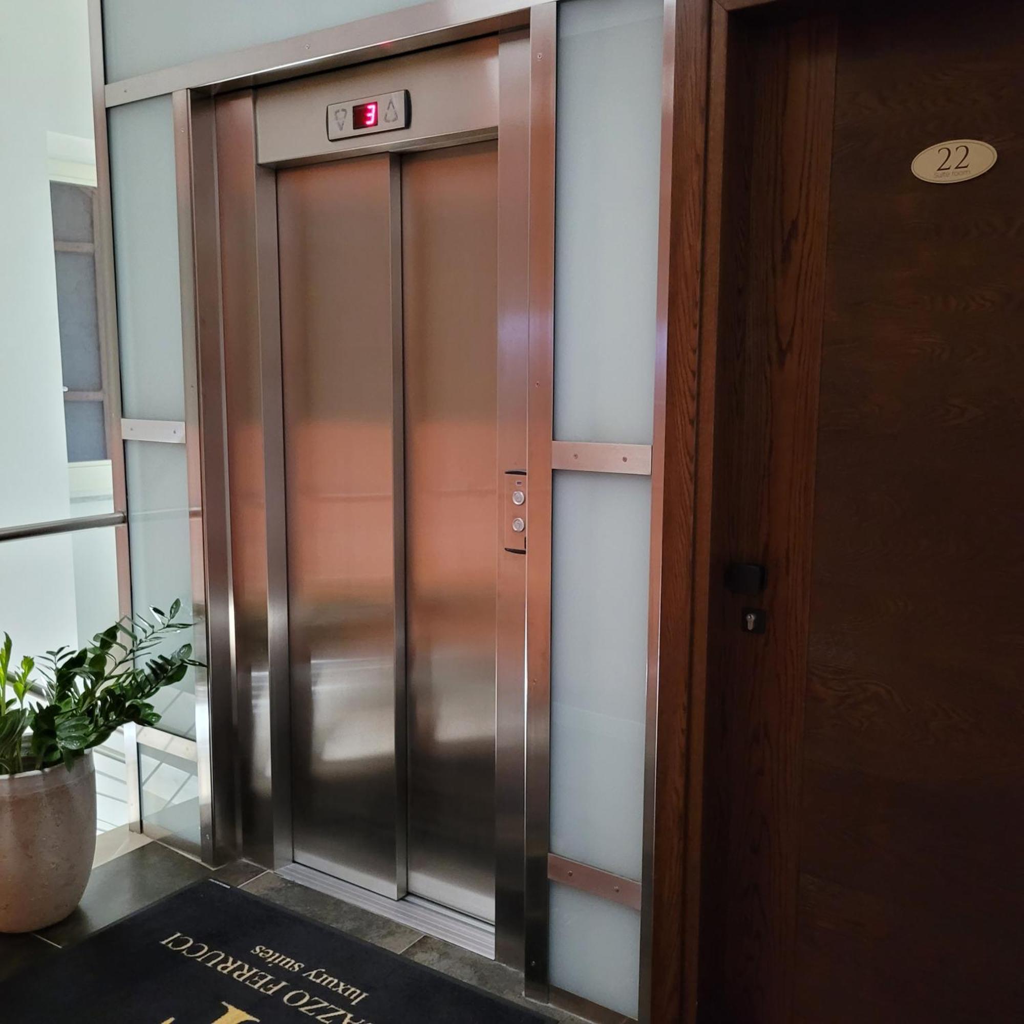 Palazzo Ferrucci Luxury Suites Cagliari Luaran gambar